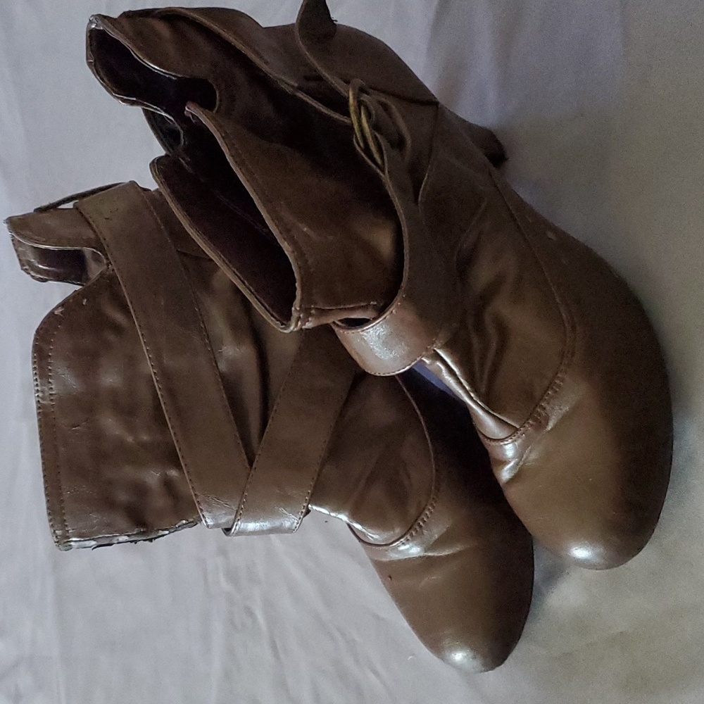 HEELED BOOTS